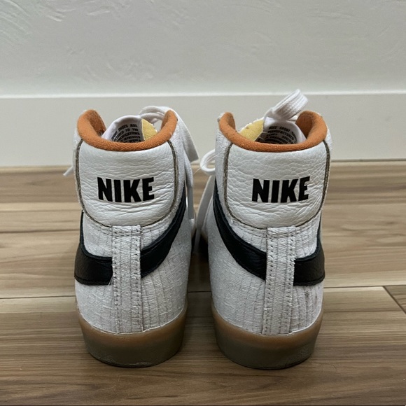 Women’s high top Nike sneakers. - Picture 3 of 7